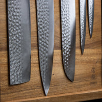 Ensemble de 5 couteaux en acier damassé martelé BR + bloc magnétique pour couteaux Shinrai