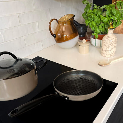 Cook & Pan - Honey Taupe of Mind Kookpot 22 cm met glazen deksel Cook & Pan 