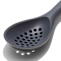 Cuillère en silicone perforée grise OXO